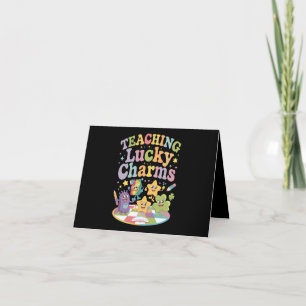 Tarjeta Enseñando Lucky Charms al profesor el día de San P
