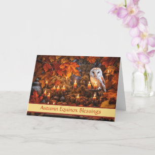 Tarjeta Equinox Mabon de otoño con hermosas velas de búho