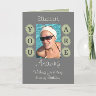 Tarjeta Eres un nombre de foto increíble, cumpleaños verde