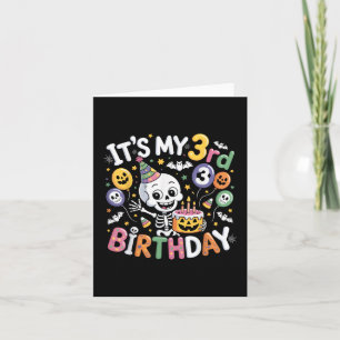 Tarjeta Es mi tercer niño pequeño de cumpleaños en Hallowe