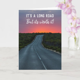 Tarjeta Es un camino largo pero vale la pena ir al atardec