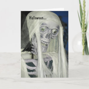 Tarjeta espeluznante de Halloween con esqueleto