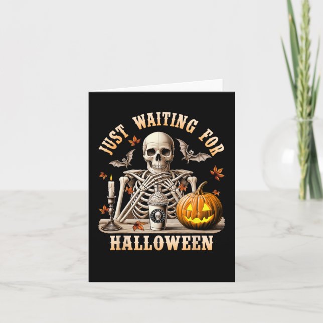 Tarjeta Esperando Por El Café De Esqueleto De Halloween (Anverso)