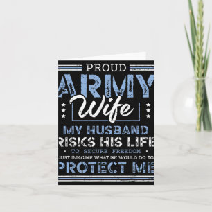 Tarjeta Esposa orgullosa del ejército marido asegurando la