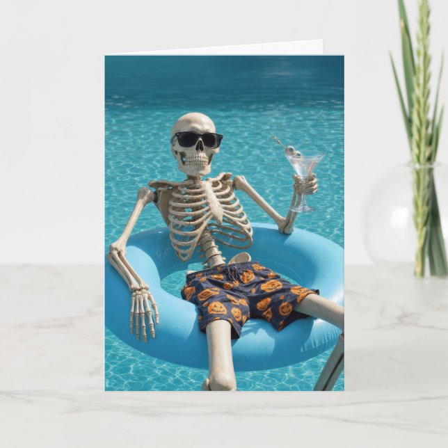 Tarjeta Esqueleto de cumpleaños flotando en una piscina (Anverso)