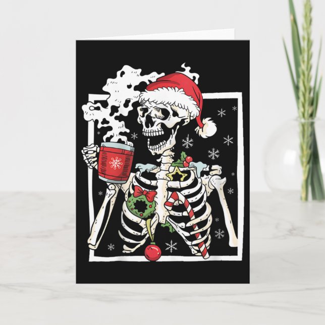 Tarjeta Esqueleto de Navidad con cráneo sonriente bebiendo (Anverso)