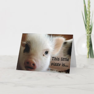 TARJETA ESTA PEQUEÑA PIGGÍA ES "ME ALEGRA QUE ESTÉS SOBRE