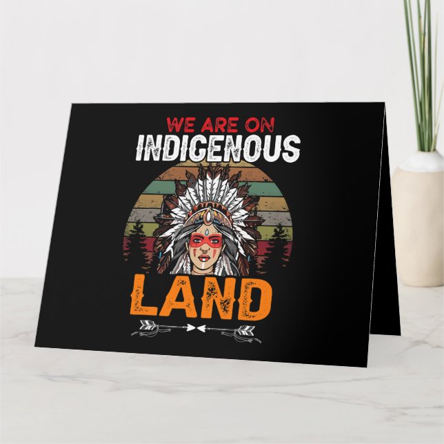 Tarjeta Estamos en Tierra Indígena divertidos nativos amer (Anverso)