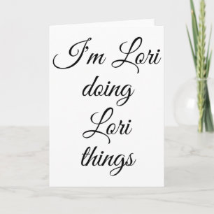 Tarjeta Estoy Lori haciendo cosas de Lori divertido cumple