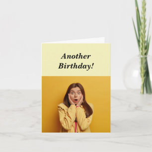 Tarjeta Famoso cumpleaños femenino que miente sobre la eda