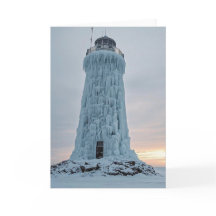 Faro cubierto de hielo
