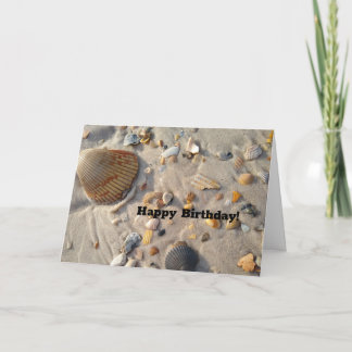 Tarjeta Felices conchas de playa de arena para cumpleaños