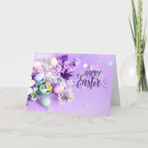 Tarjeta Felices fiestas de Pascua con flores y huevos mora