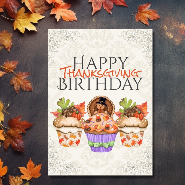 Tarjeta Felices fiestas felices cumpleaños de Acción de Gr (Front - Cute Holiday Cupcakes Happy Thanksgiving Birthday Card)