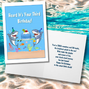 Tarjeta Felices tiburones de tercer cumpleaños con pastel