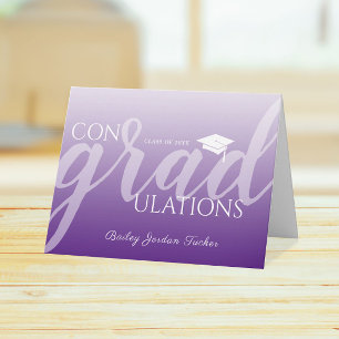 Tarjeta Felicidades de Graduación Morado Escritura Moderna