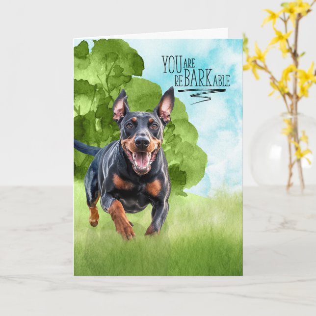Tarjeta Felicidades reBARKable perro Doberman (flor amarilla)