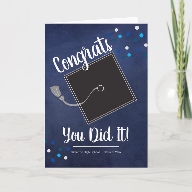 Tarjeta Felicitaciones a Grad Mortarboard y Confetti (Anverso)