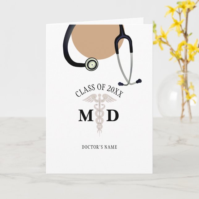 Tarjeta Felicitaciones al médica de Graduación Scrub Coat (flor amarilla)