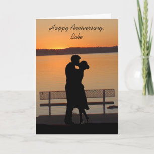Tarjeta Feliz Aniversario Bebe, Pareja Besándose Puesta de