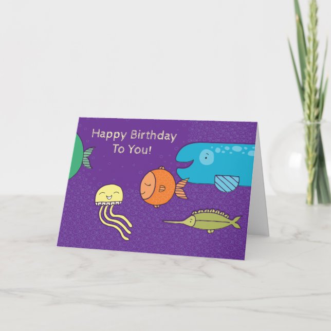 Tarjeta Feliz cumpleaños bajo la carta del mar con pescado (Anverso)