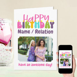 Tarjeta Feliz cumpleaños, coloridas velas, pequeña foto