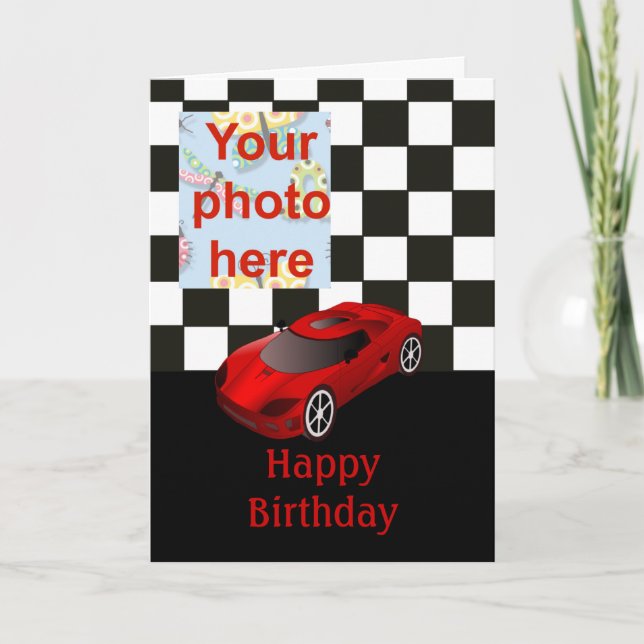 Tarjeta Feliz cumpleaños con coche de carreras rojas (Anverso)