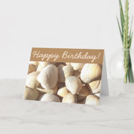 Tarjeta Feliz cumpleaños, concha soleada playa tropical de