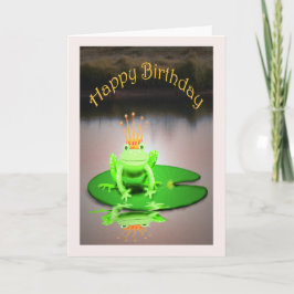 Tarjeta Feliz cumpleaños, corona que lleva de la rana