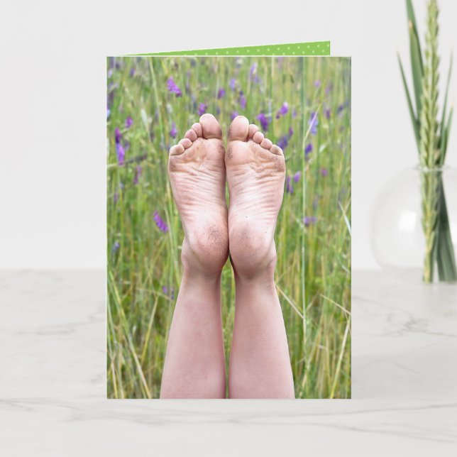 Tarjeta Feliz cumpleaños de pies desnudos (Anverso)