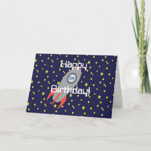 Tarjeta Feliz cumpleaños de un barco con cohetes retro y e