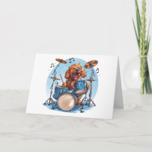 Tarjeta Feliz cumpleaños Goldendoodle Perro tocando tambor