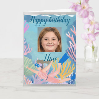 Tarjeta Feliz cumpleaños, joven chica snorkler