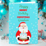 Tarjeta Feliz cumpleaños Navidades Santa Grandson<br><div class="desc">¡Celebra el cumpleaños de los Navidades de tu nieto con una tarjeta que brilla de alegría! Santa Claus lleva una tarta de cumpleaños festiva, reuniendo la magia de los Navidades y la felicidad de su día especial. Una manera alegre de mostrar a tu nieto lo amado que es durante esta...</div>