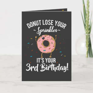 Tarjeta Feliz cumpleaños número 3 tema de donut divertido