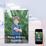 Tarjeta Feliz cumpleaños Personalizado foto niño cumpleaño<br><div class="desc">Tarjeta de foto cumpleaños personalizada para su hijo, sobrino, hermano u otro familiar o amigo. Toda la redacción, tanto dentro como fuera, se puede personalizar y la plantilla de la foto está configurada para que usted añada su propia imagen al frente. Este diseño tiene un overlay oscuro con tipografía blanca...</div>