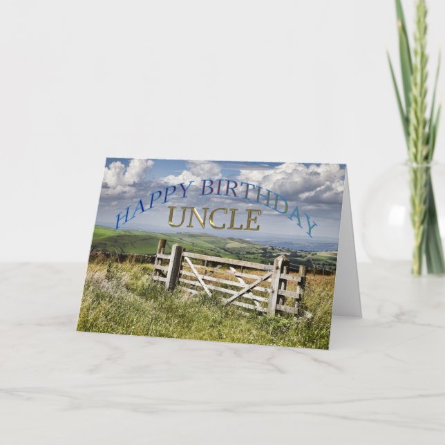 Tarjeta Feliz cumpleaños, tío, paisaje con una puerta (Anverso)