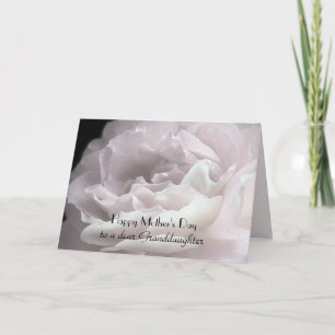 Tarjeta Feliz Día de la Madre a la Nieta, Pétalos Rosas