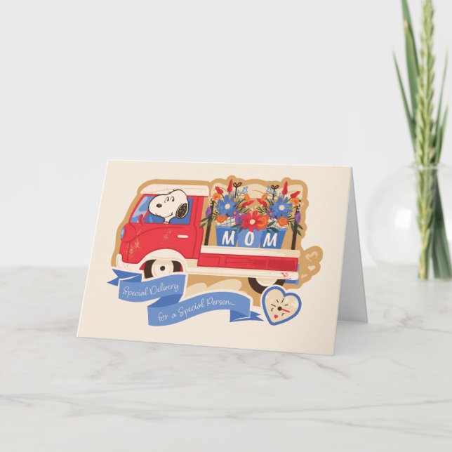 Tarjeta Feliz día de la madre | Entrega de Snoopy (Anverso)