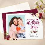 Tarjeta Feliz Día de la Madre Foto Borgoña de Floral Roja<br><div class="desc">Feliz Día de la Madre,  tarjeta plana de fotos con flores rojas borgoñas. (1) Para una mayor personalización,  haga clic en el enlace "personalizar adicional" y utilice nuestra herramienta de diseño para modificar esta plantilla. (2) Si necesita ayuda o elementos coincidentes,  póngase en contacto conmigo.</div>