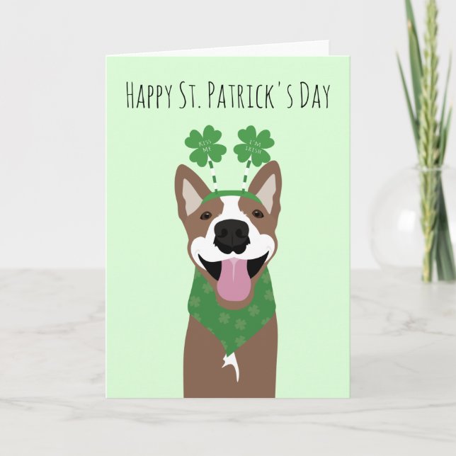 Tarjeta Feliz día de San Patricio perro marrón verde (Anverso)