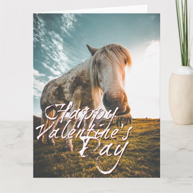 Tarjeta Feliz día de San Valentín con caballo mirando (Anverso)