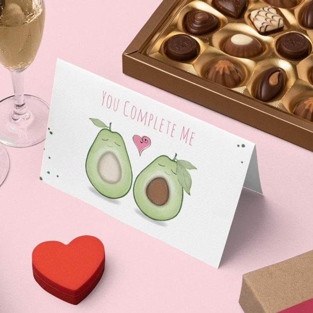 Tarjeta Feliz Día de San Valentín lindo gracioso aguacates (Cute Valentine's Day Custom Avocado Mug with Cute Typography )