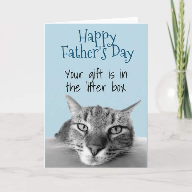 Tarjeta Feliz Día del Padre con regalo de gato en caja de  (Anverso)