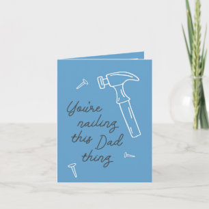 Tarjeta Feliz Día del Padre Dominándolo Papá Martillo Clav