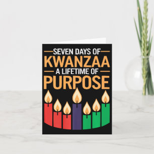 Tarjeta Feliz feriado africano por las velas de Kwanzaa