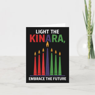 Tarjeta Feliz feriado africano por las velas de Kwanzaa