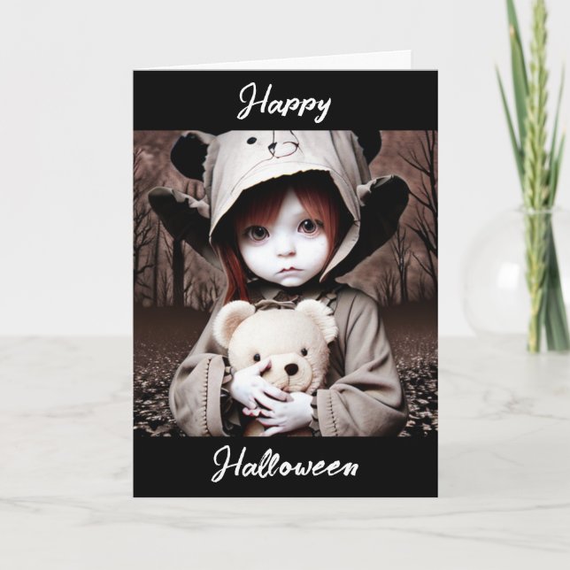 Tarjeta Feliz Halloween | Niño asustado con oso de peluche (Anverso)