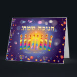 Tarjeta Feliz Hanukkah iluminó festival de feriado judío<br><div class="desc">Feliz Hanukkah Hermosa tarjeta de felicitación de feriado judío. Texto feliz de Chanukah - Traducción del fondo hebreo / judío Hanukkah con los símbolos tradicionales de Chanukah - Menorah de oro, Candelabro y velas de Hanukkiah, dreidels de madera (hilatura), donuts, estrella de David y patrón de papel pintado de luces...</div>
