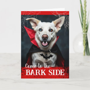 Tarjeta Feliz Howl-oween con el ladrido del perro vampiro